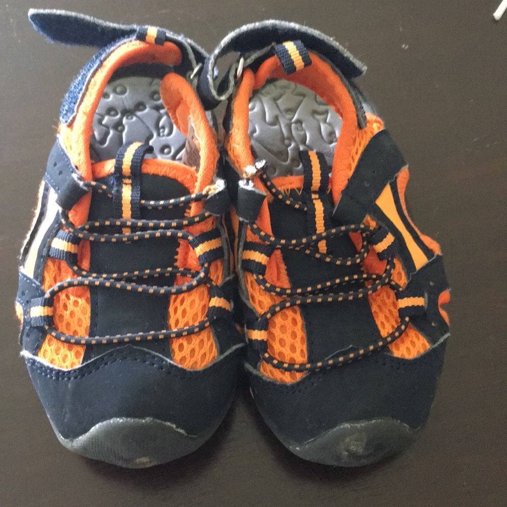 Koala kids size 5 shoes